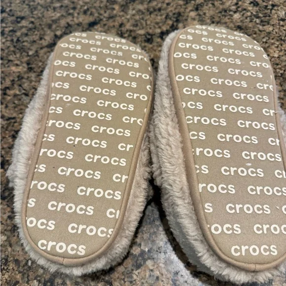 Crocs Slippers NWOT Size 7 - Picture 4 of 4